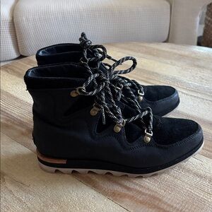 Sorel Sneakchic Alpine Booties - size 8 fits like a 7